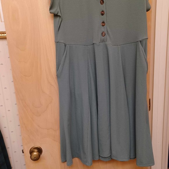Torrid Olive Green Button pocket dress Sz 1 - Picture 4 of 5